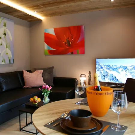 Daire Annika Summer Card Included