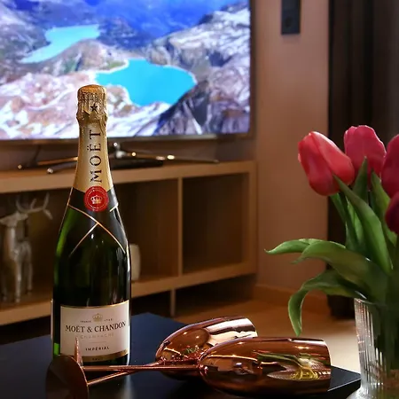 Annika Summer Card Included Daire *