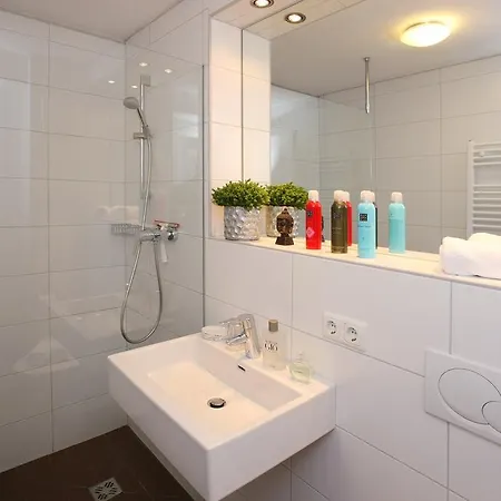 Annika Summer Card Included צל-אם-זי